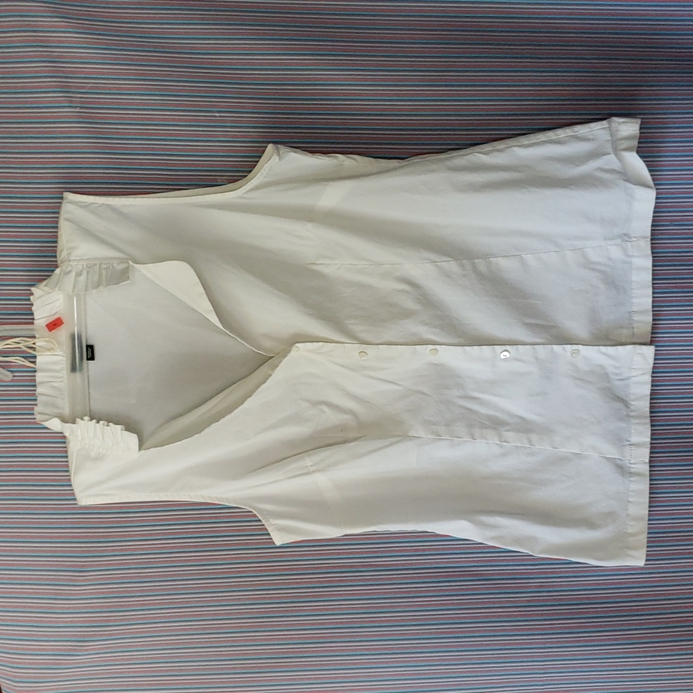 Ann Taylor sleeveless button down
